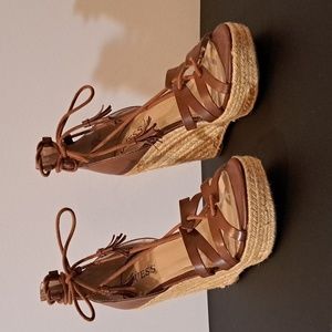 NWOT Guess Gwollina Wedge Platform Shoes Brown Tan Raffia US Size 10
